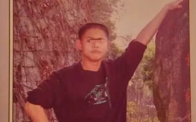 少年时期吴谢宇。