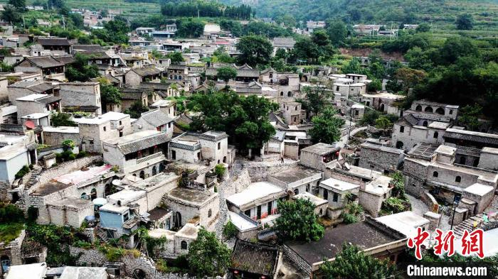     图为井陉县古村落。　段建斌　摄