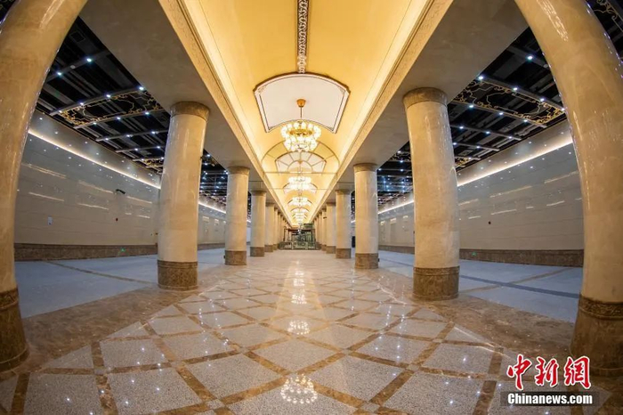 京港地铁16号线中段甘家口站站厅。图片来源：视觉中国