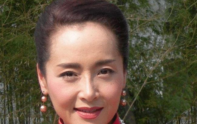 恬妞和恬妮这一对姐妹花,都嫁给了男演员,但是命运却不相同