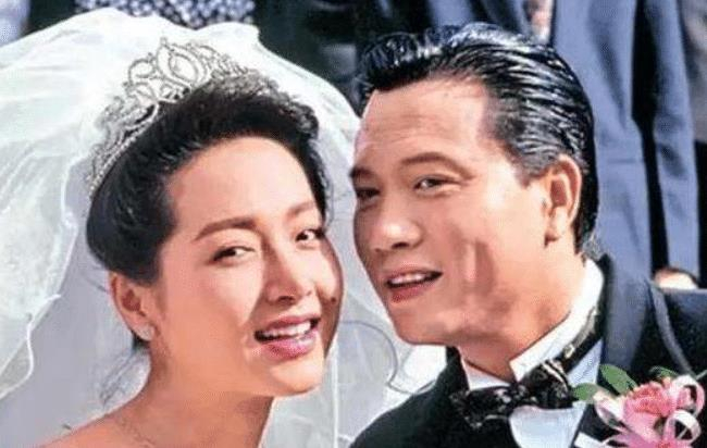 恬妞和恬妮这一对姐妹花,都嫁给了男演员,但是命运却不相同