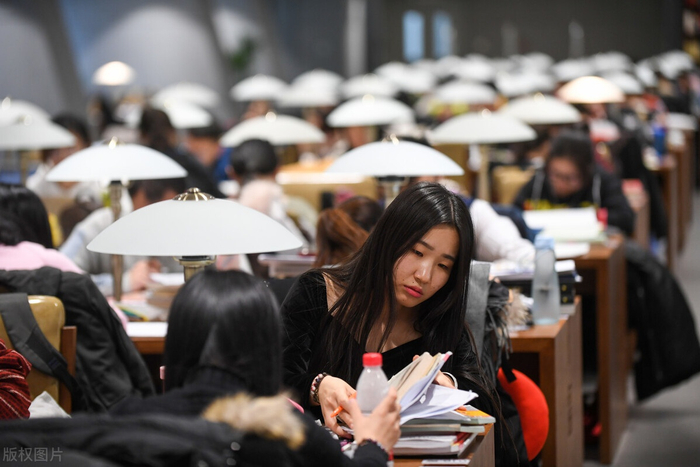 如何准确认定跑官要官行为中纪委案件审理室