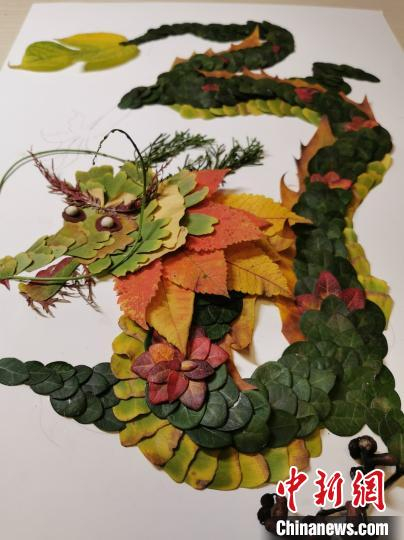 小学生的树叶贴画作品。金华开发区垃圾分类办提供