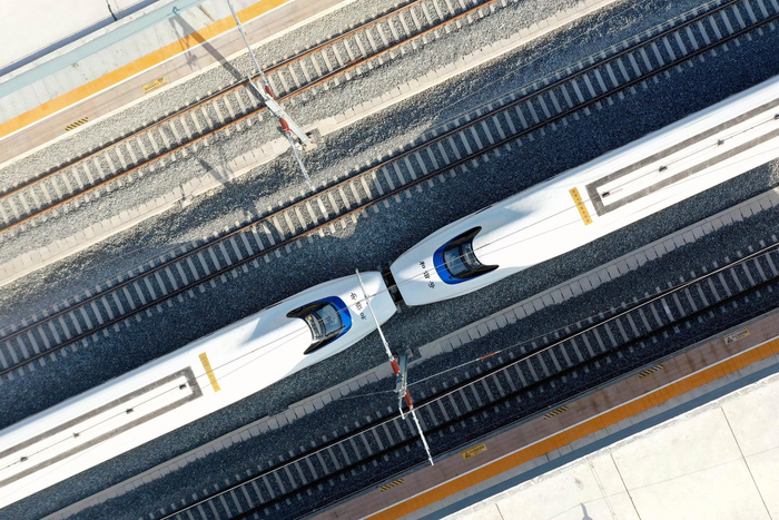 重联动车组行驶在福平铁路上。（中国网发王福斌/摄）