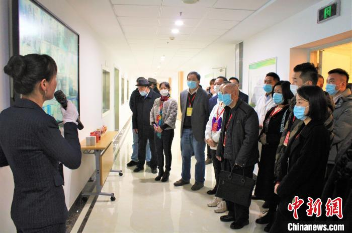 图为参观功能红粬发酵中心。　林榕生 摄