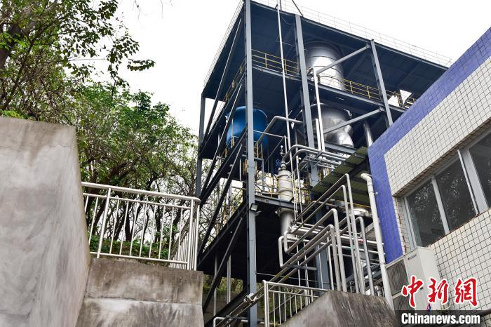 图为涪陵榨菜集团引进的MVR蒸发浓缩系统。　罗永皓 摄