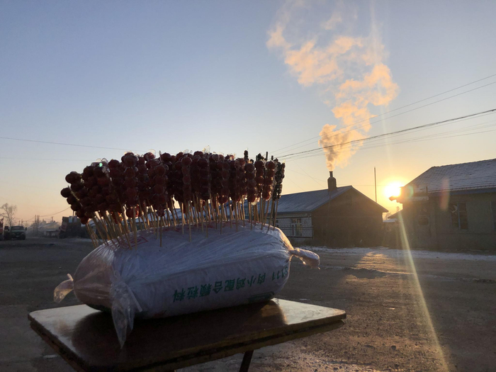 年轻人大多在外打工，联兴村烟囱冒烟的房子不多了。 新京报记者 杜寒三 摄