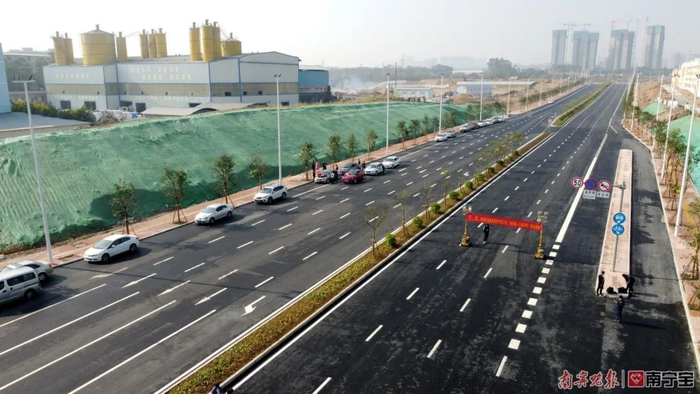 △12月25日上午，邕宾路改扩建工程（塘根路—三塘南路）正式建成通车