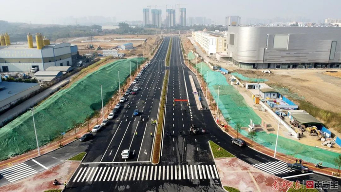 △12月25日上午，邕宾路改扩建工程（塘根路—三塘南路）正式建成通车