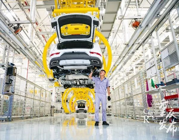 重庆金康SERES（赛力斯）两江智能工厂总装车间  邹乐 摄（资料图）