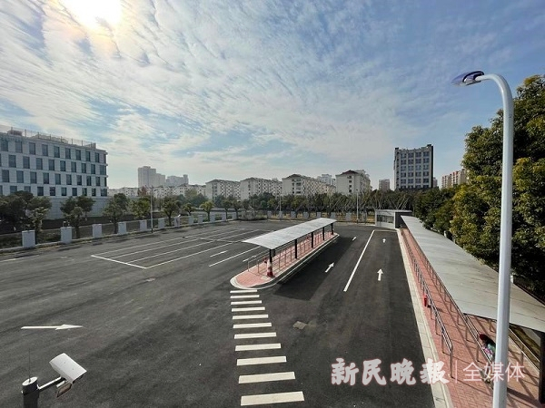 图说：合川路公交枢纽站 新民晚报记者 任天宝摄