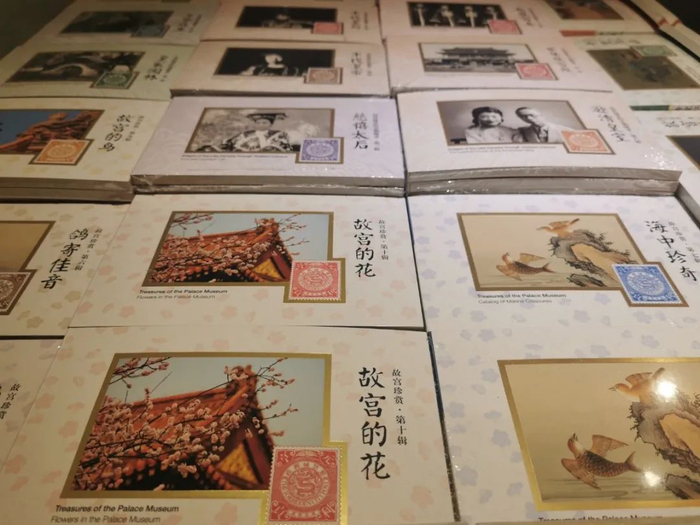 纪念馆内展出的故宫文创 姚於 摄