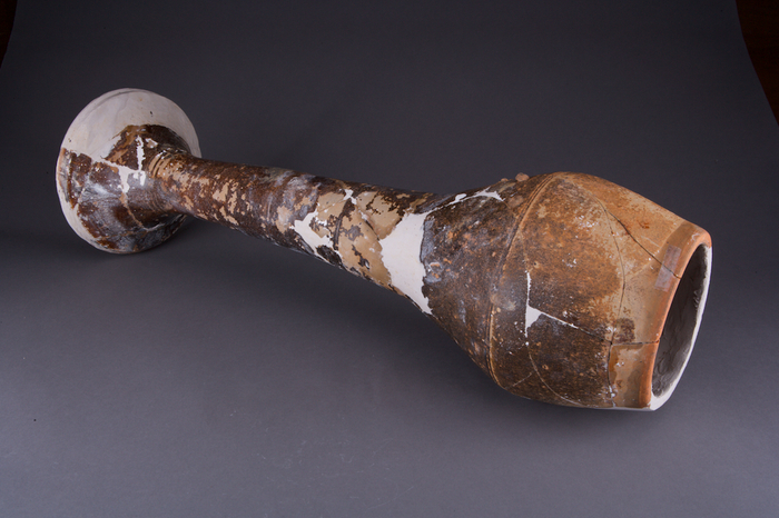 兰田窑 晚唐-五代青绿釉腰鼓 景德镇陶瓷考古研究所提供