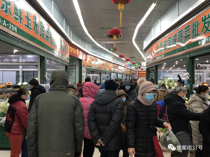 ▲周末，蔬菜市场门庭若市。新京报记者&nbsp;张静姝&nbsp;摄