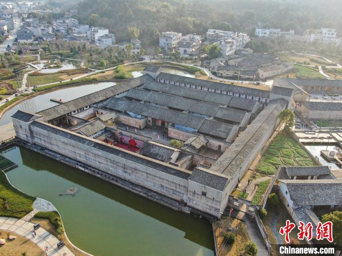 关西新围具有完善的生活功能和鲜明防御特征。　刘力鑫 摄