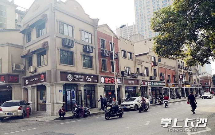 中山路一侧临街建筑呈现出清新古朴的苏式风格街区风情。长沙晚报全媒体记者 周和平 摄