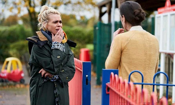 上图：《I Hate Suzie》中 Billie Piper 穿着 Barbour 夹克 