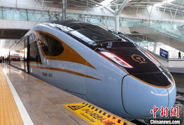 复兴号动车组。　杨迪 摄