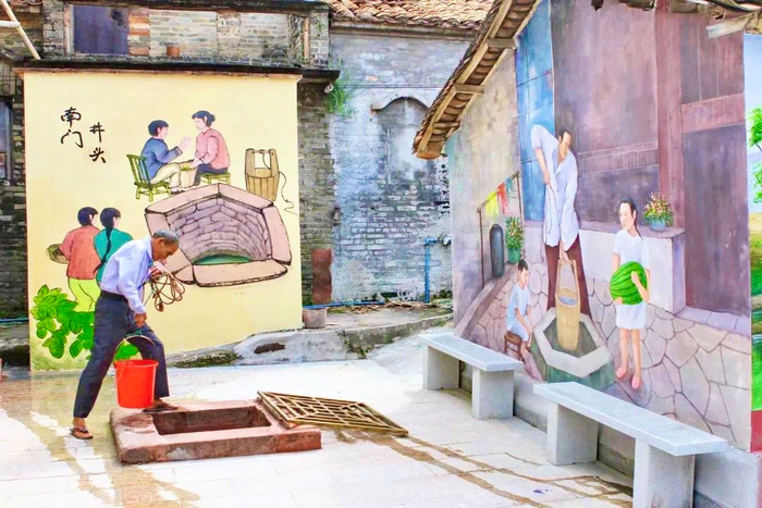 ▲村里的房屋墙壁上、不经意的转角处都画上了彩绘