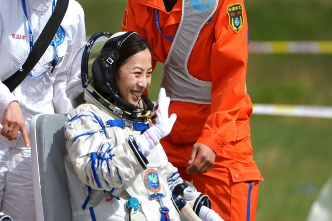中国首位女宇航员刘洋,为何没生育就上太空?|女宇航员|刘洋|宇航员_新浪新闻