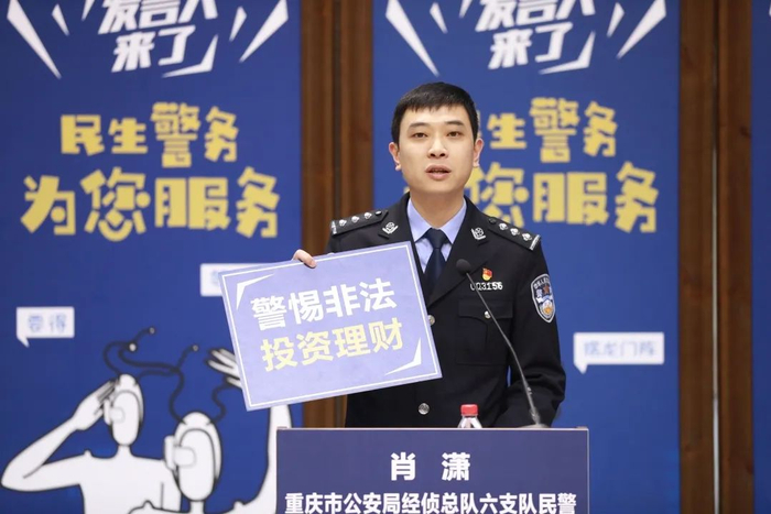 肖潇介绍有关情况 华龙网-新重庆客户端记者 谢鹏 摄