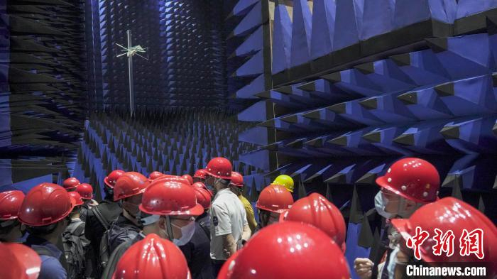 嘉宾参观709基地微波暗室 光启技术 供图