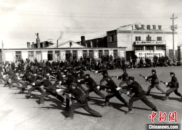     图为矿山开采队伍。青海创安有限公司供图