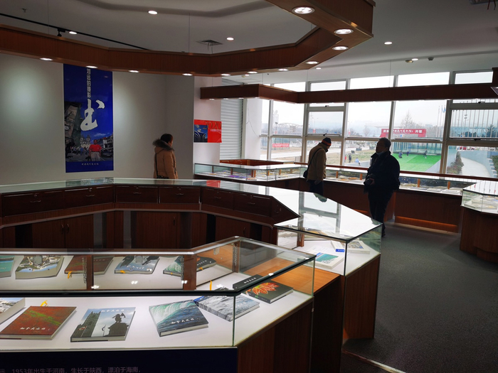 刘远的摄影书展示区。馆方供图