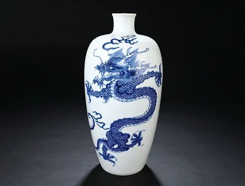 图2 清康熙 青花龙纹瓶