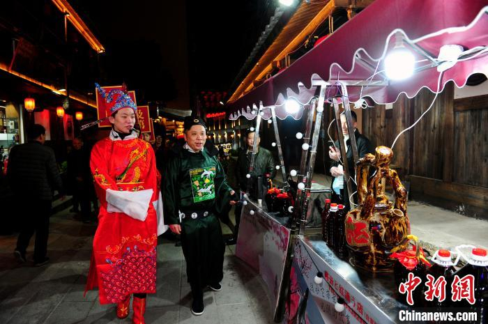 闽清县梅城印记市级夜色经济体验示范街区开街。　石美祥 摄
