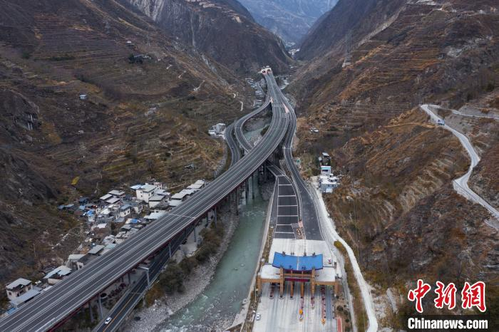 图为四川汶马高速。四川交投集团供图