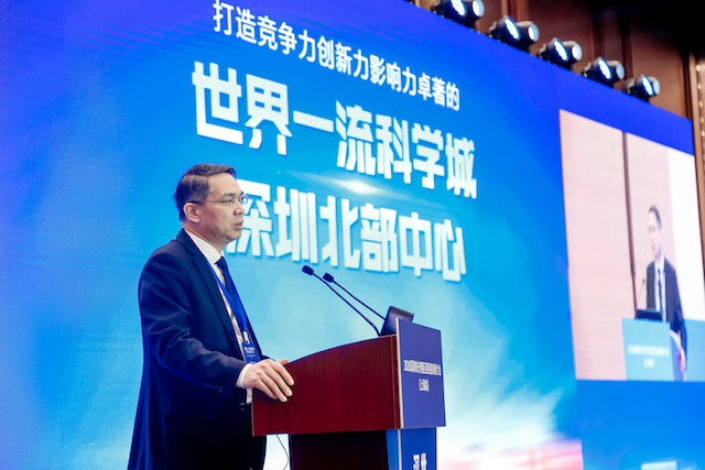 光明区副区长张宗平在推介会现场发表演讲