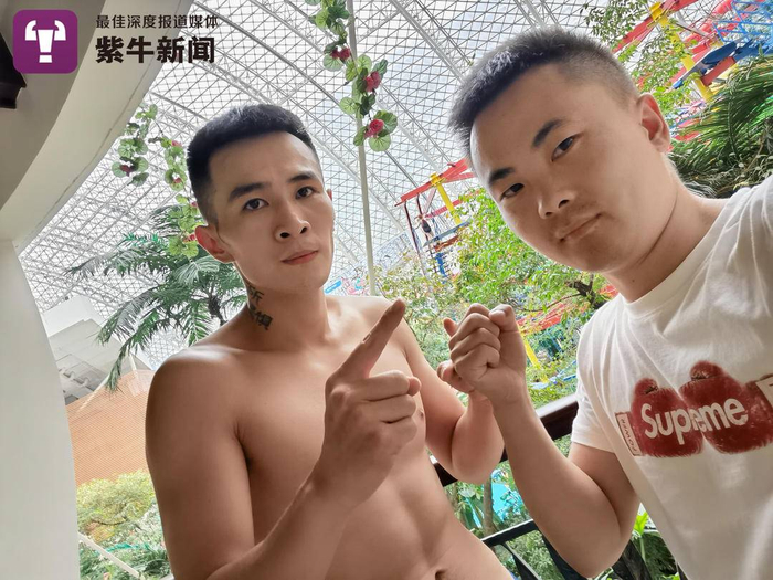 周瑞东和教练范金荣合影