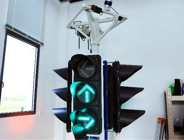 装有智能路测设备的灯杆 图：重庆高新区微讯