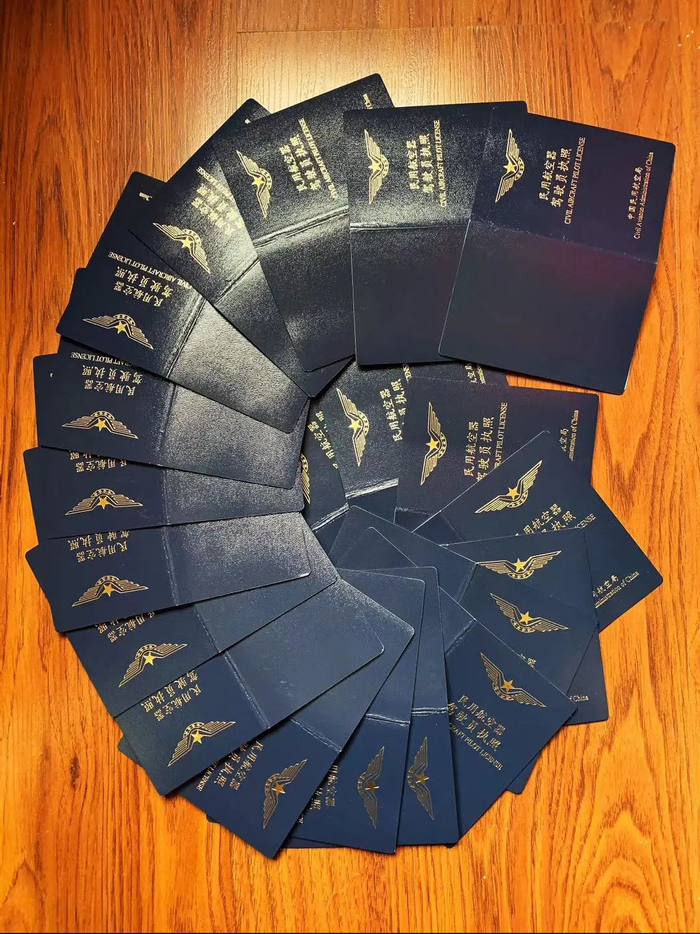 ▲民航局颁发的民用航空器驾驶员执照。受访人供图