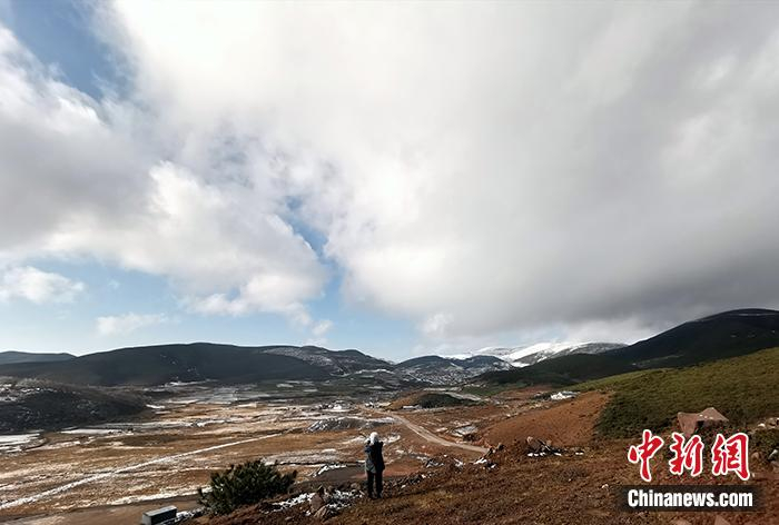 凉山州的景色。中新网记者 宋宇晟 摄