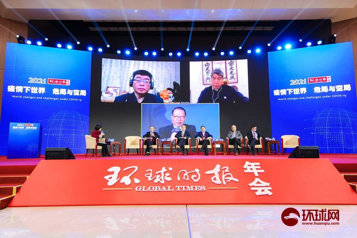 图为议题二“两岸和平统一的希望有多大？”讨论现场