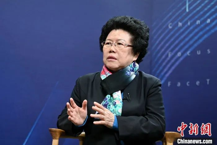 中国著名经济学家、著名智库专家、中国国际经济交流中心总经济师陈文玲接受中新社“中国焦点面对面”专访，做出权威分析。中新社记者 张兴龙 摄