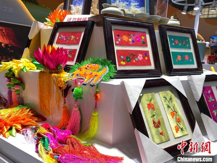 图为青海非物质文化遗产青绣。　李江宁 摄