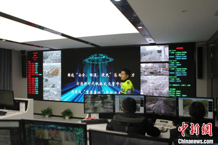 东新中队数字勤务室。杭州交警 供图