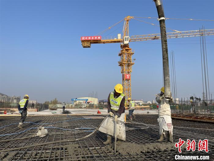 图为赣深高铁河源东站综合交通枢纽项目施工现场。　杨陈豪 摄