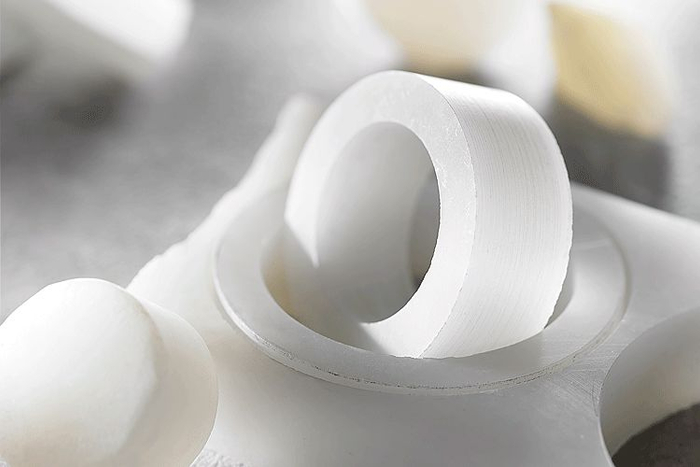 五德玉器，这款羊脂白玉平安扣，颗颗圆润，油脂感厚重，细腻润泽，白度、细度皆为上乘。