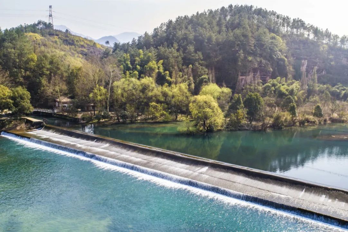 这是入选2020年度世界灌溉工程遗产名录的白沙溪三十六堰（2019年3月13日摄，无人机照片）。新华社发（中国国家灌排委员会供图）