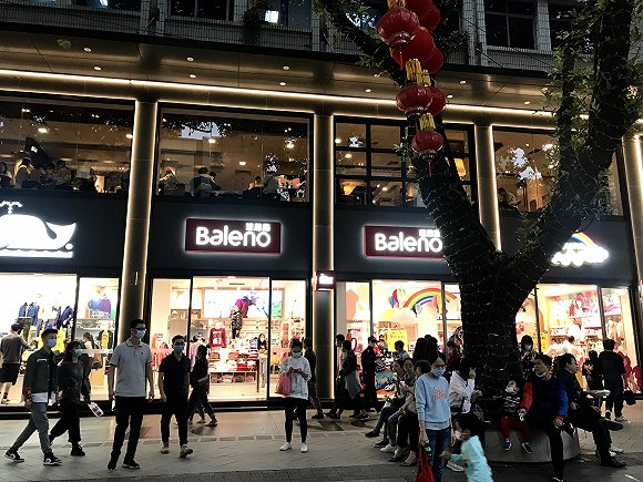 从品牌分布来看，北京路一直大众品牌居多。（图片拍摄：吴容）