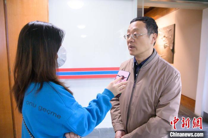 福建省林则徐研究会常务副会长茅林立接受中新网记者采访。　李南轩 摄