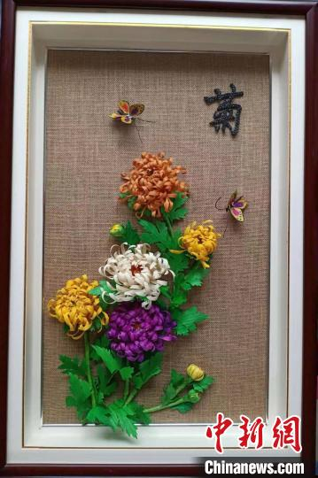 玉米皮草编创新作品。杨金花供图