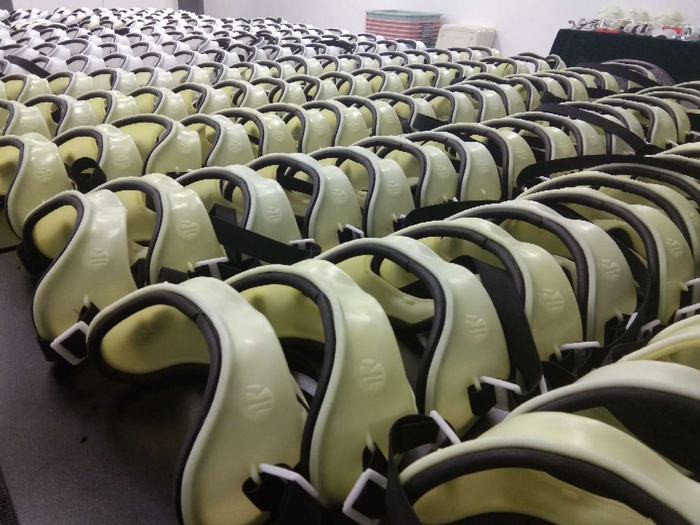 兰州一公司利用3D打印技术生产医用护目镜。受访者供图