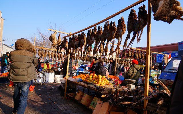 黑龙江珲春市一家农贸市场售卖的“野味”。受访者供图
