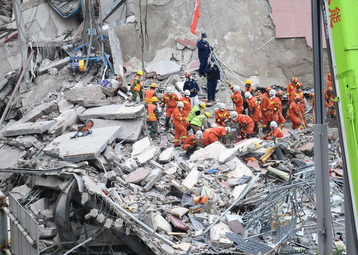  3月8日拍摄的福建泉州欣佳酒店坍塌事故救援现场。 新华社 图