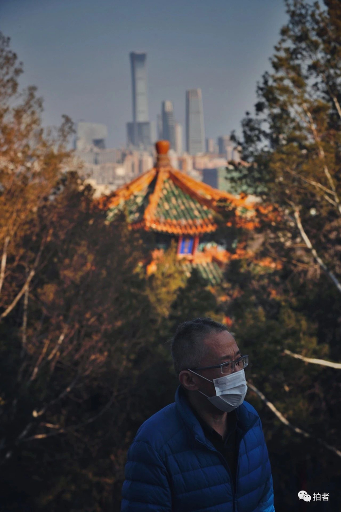 △ 3月7日，景山公园，天气转暖，市民趁周末到户外锻炼。摄影/新京报记者侯少卿